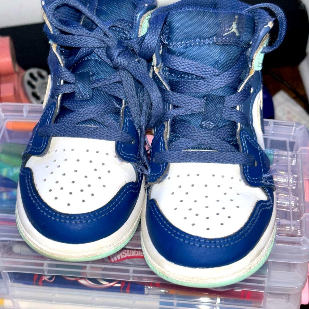 Little girls, Jordan shoes